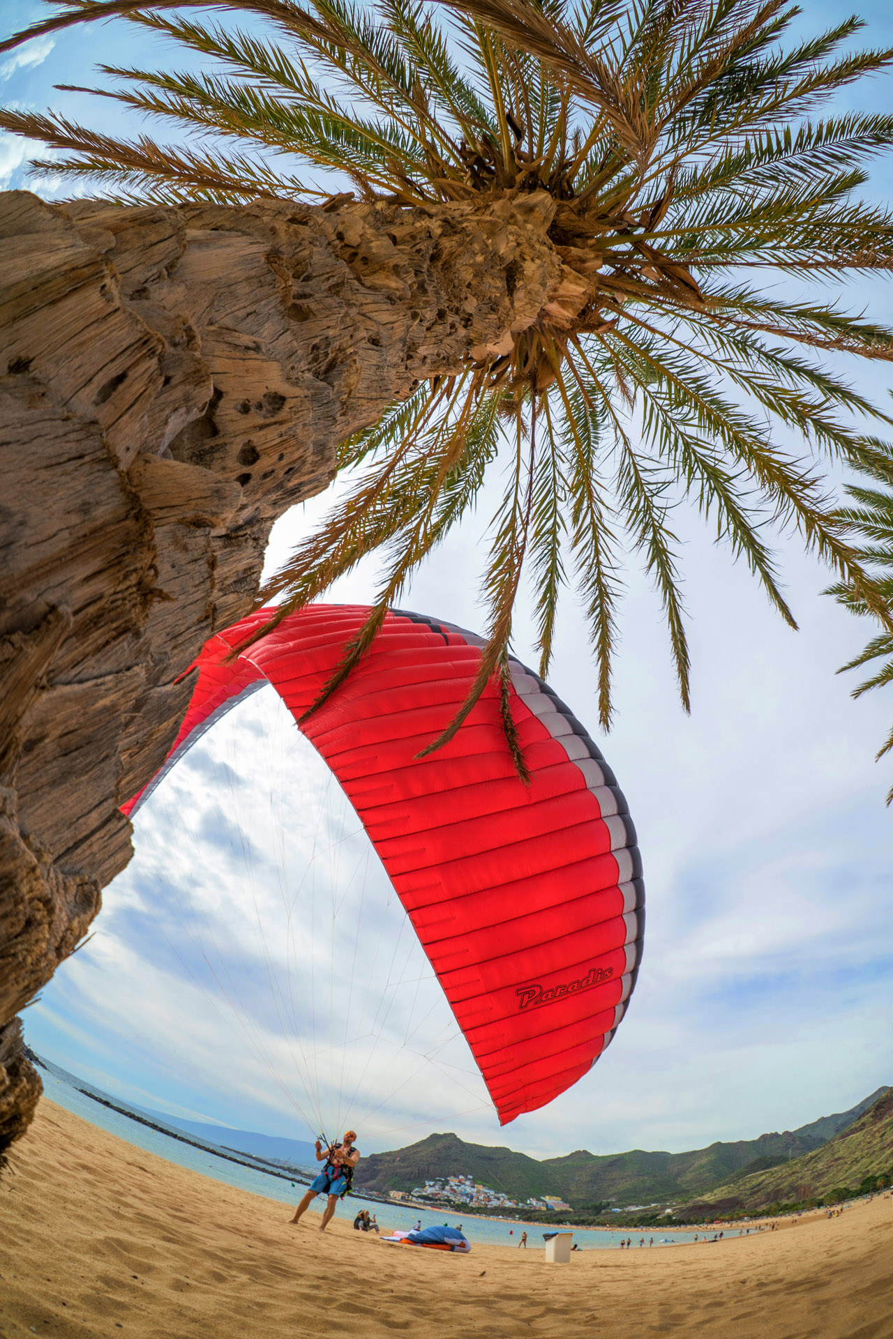 Paradis - red - on the beach