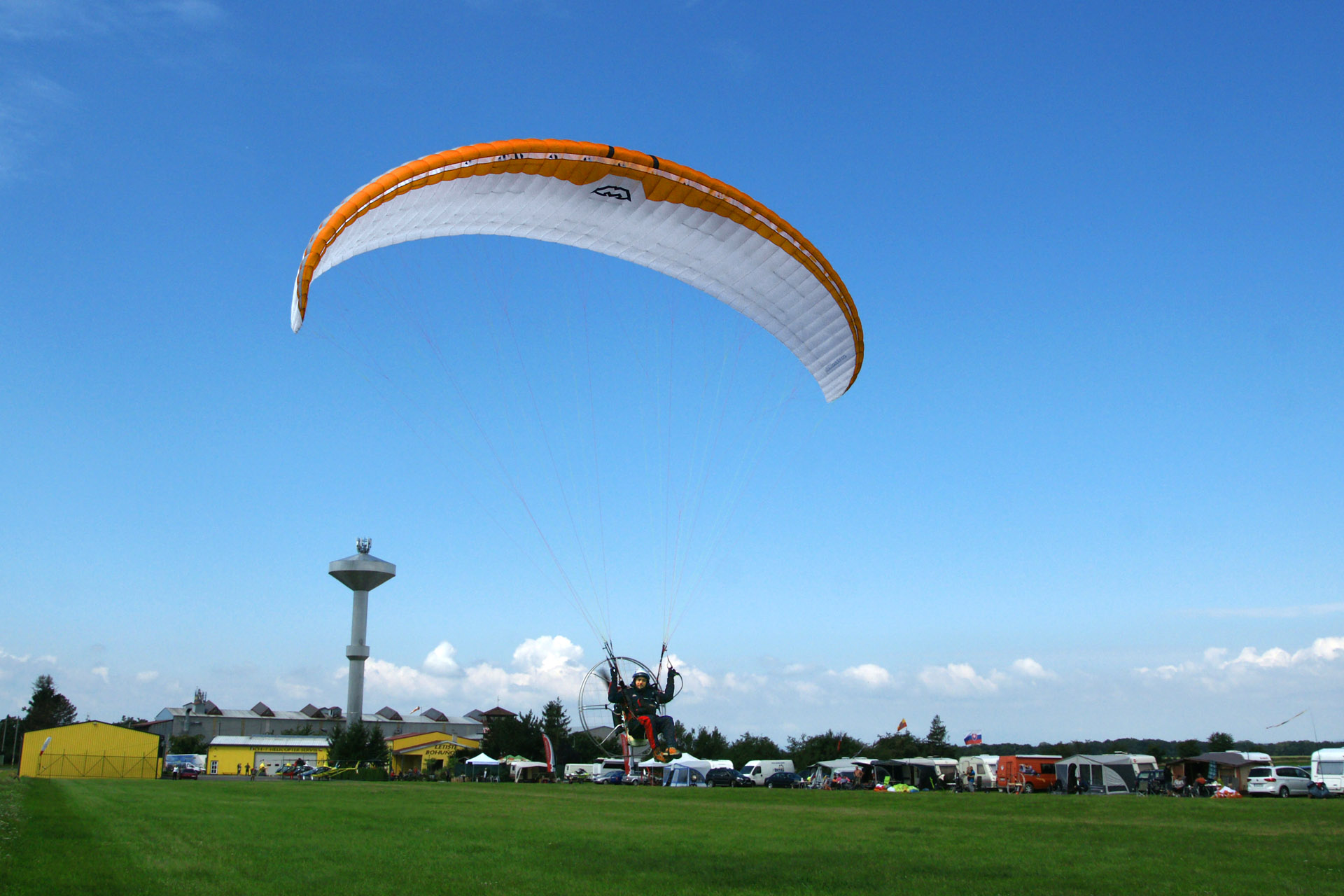 Illusion Powered - white