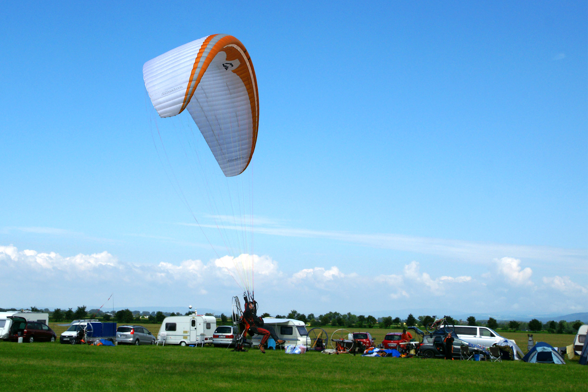 Illusion Powered - white