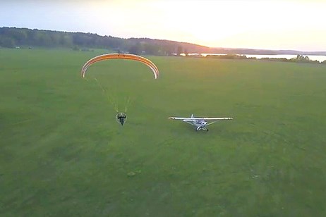 Breathing the wind – Paramotor 